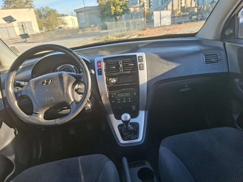 Hyundai Tucson 2.0CRD  140кс 2WD, снимка 8 - Автомобили и джипове - 53575879
