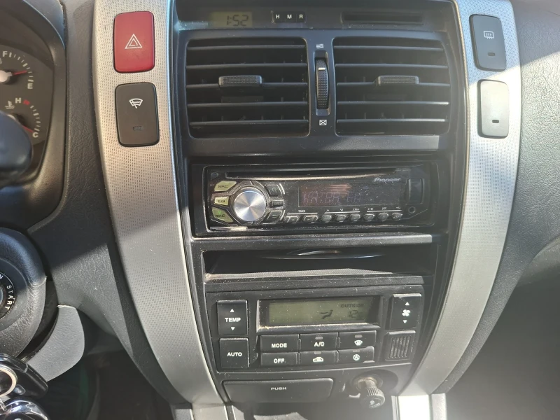 Hyundai Tucson 2.0CRD  140кс 2WD, снимка 7 - Автомобили и джипове - 53575879