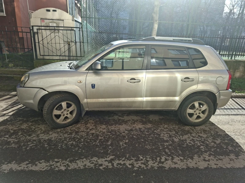 Hyundai Tucson 2.0CRD  140кс 2WD, снимка 3 - Автомобили и джипове - 53575879