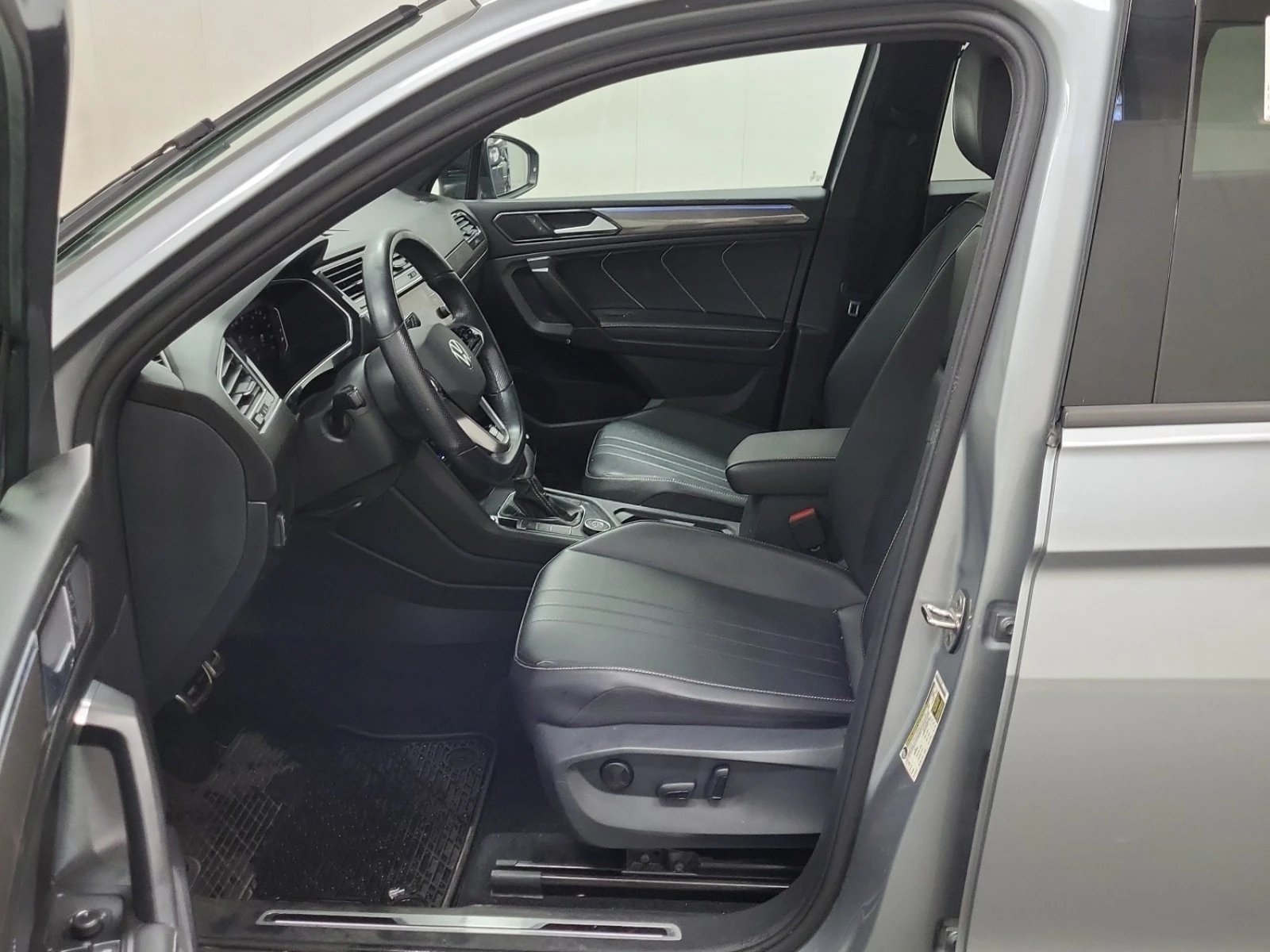 VW Tiguan SE R-LINE BLACK * * CARFAX * * АВТО КРЕДИТ * *  - изображение 5