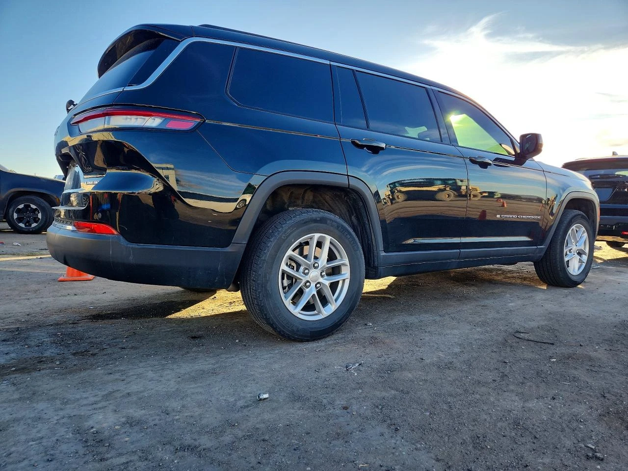 Jeep Grand cherokee L LAREDO, снимка 6 - Автомобили и джипове - 53873025