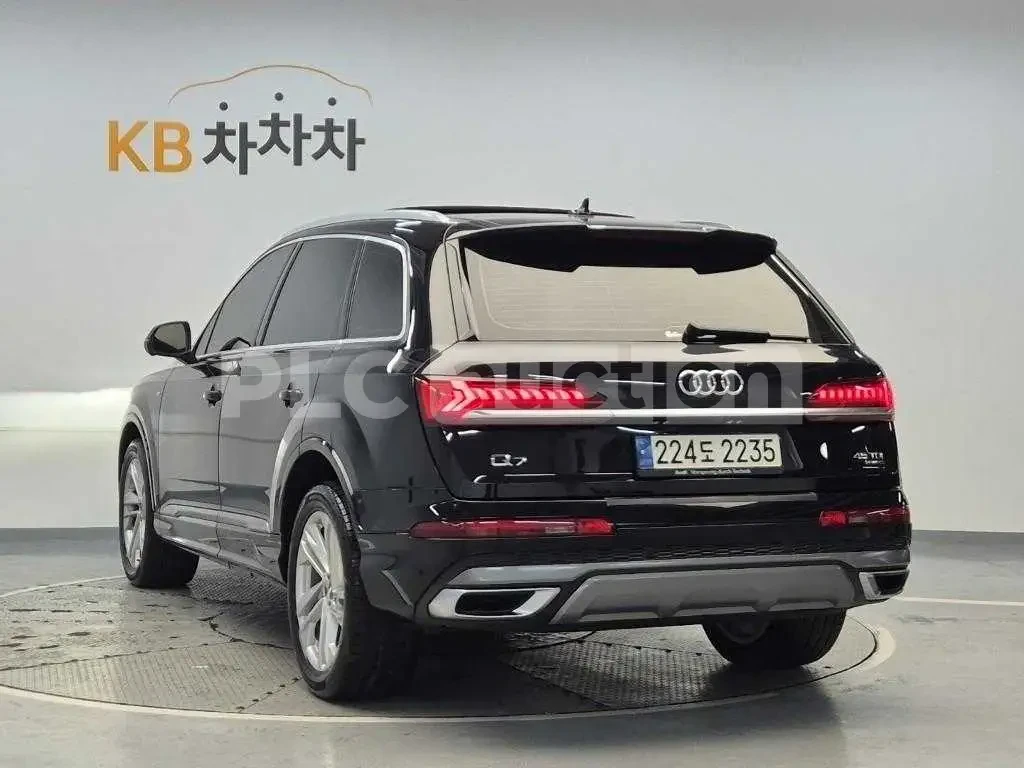 Audi Q7 4.5TDI* Pano* HeadUp* TV* АВТОКРЕДИТ, снимка 3 - Автомобили и джипове - 54553031