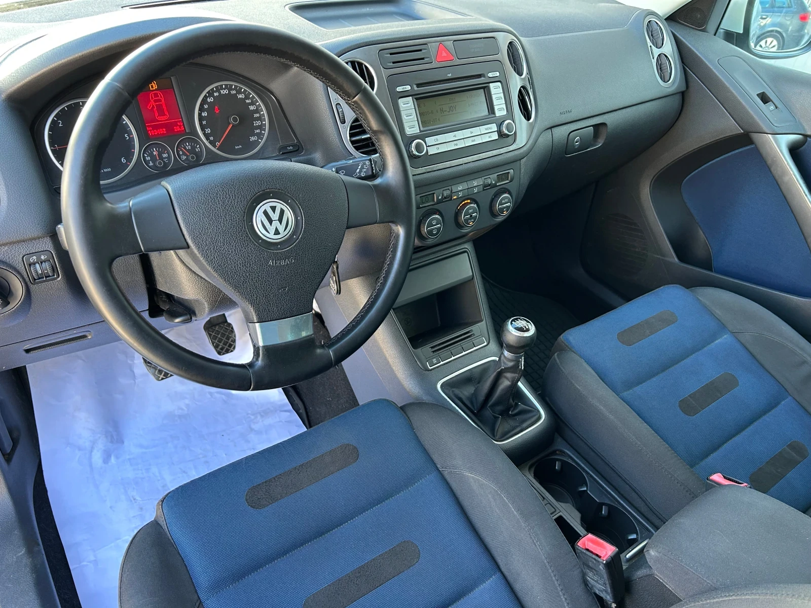 VW Tiguan 2.0ТDi/4x4/140K.C., снимка 8 - Автомобили и джипове - 54976517