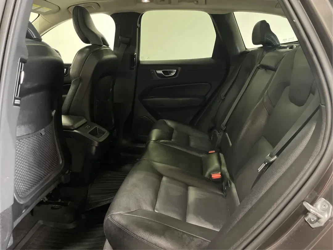 Volvo XC60 B6 Momentum AWD | Mild Hybrid | Panorama, снимка 8 - Автомобили и джипове - 56213586