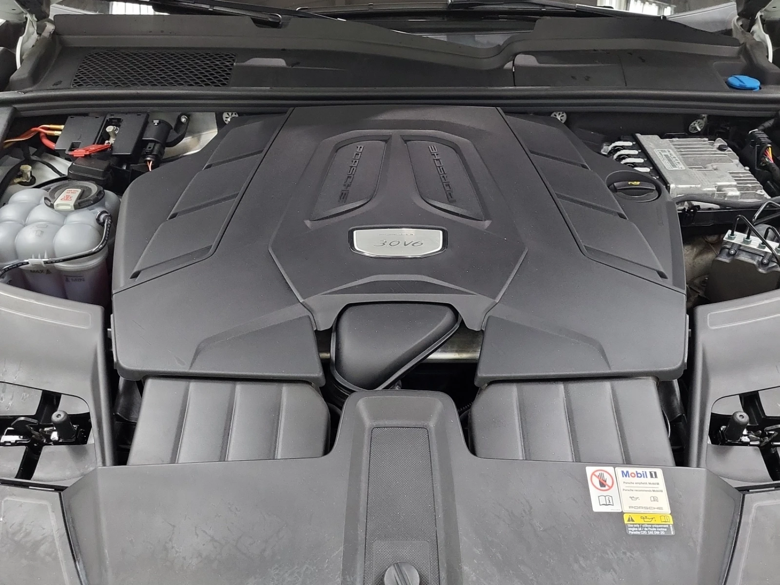 Porsche Cayenne Platinum Edition / АВТОКРЕДИТ, снимка 17 - Автомобили и джипове - 56741928