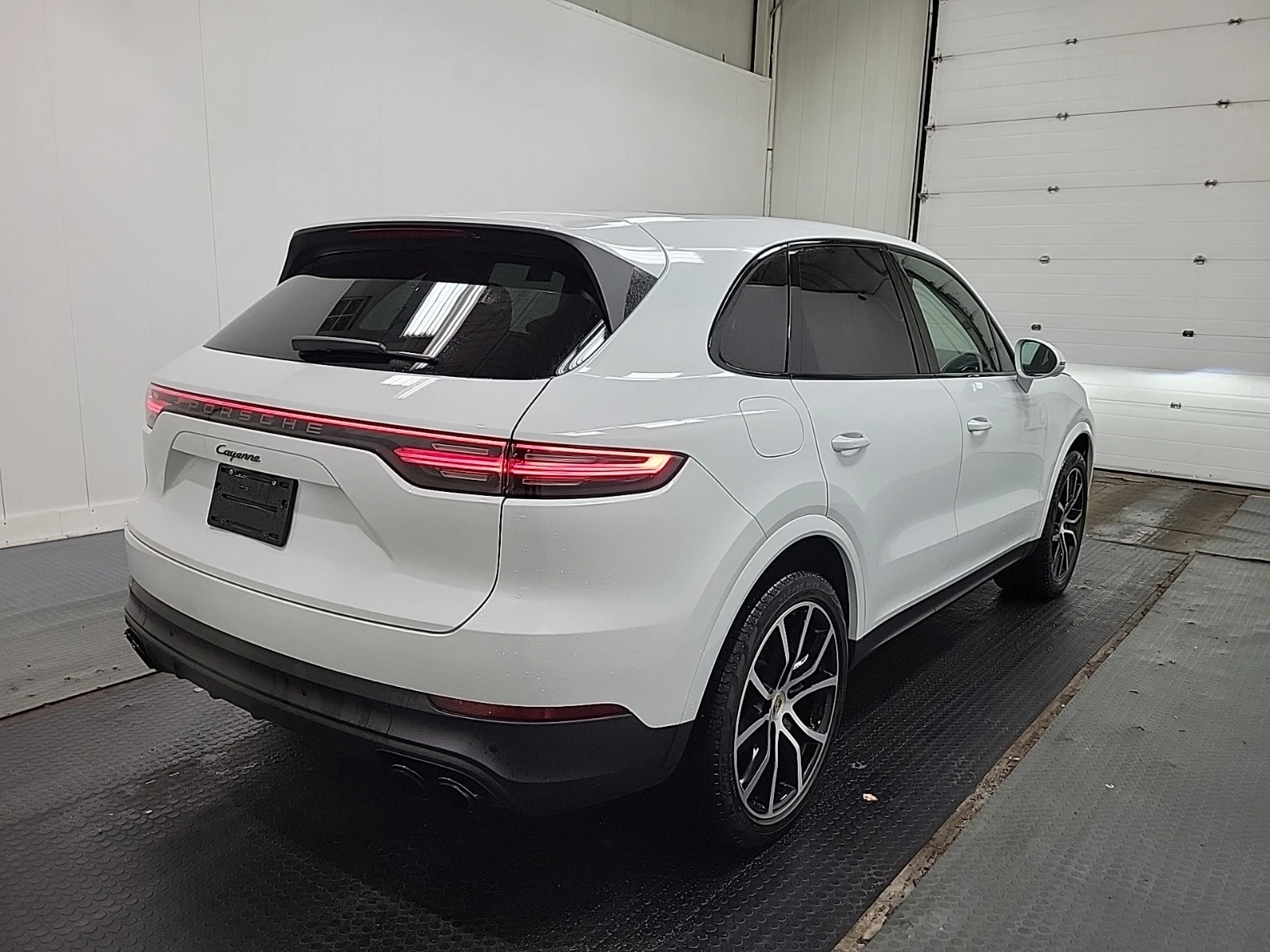 Porsche Cayenne Platinum Edition / АВТОКРЕДИТ, снимка 4 - Автомобили и джипове - 56741928