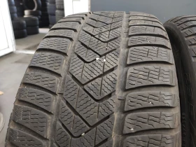 Гуми Зимни 235/40R19, снимка 4 - Гуми и джанти - 46990543