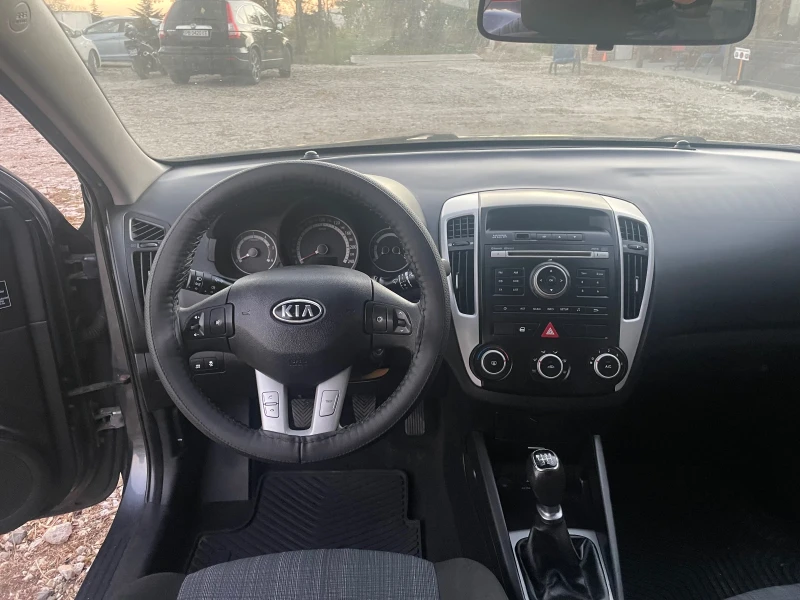 Kia Ceed 1.6 CRDI, снимка 7 - Автомобили и джипове - 47778671