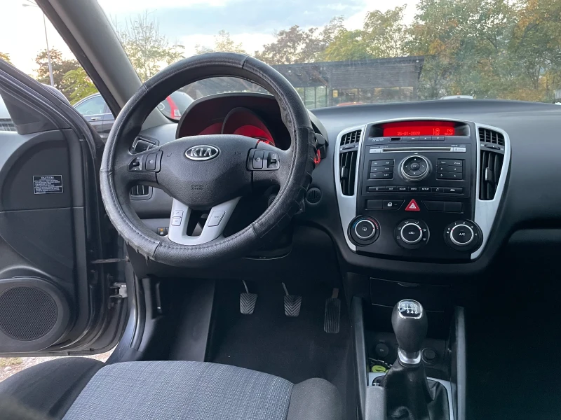 Kia Ceed 1.6 CRDI, снимка 8 - Автомобили и джипове - 47778671