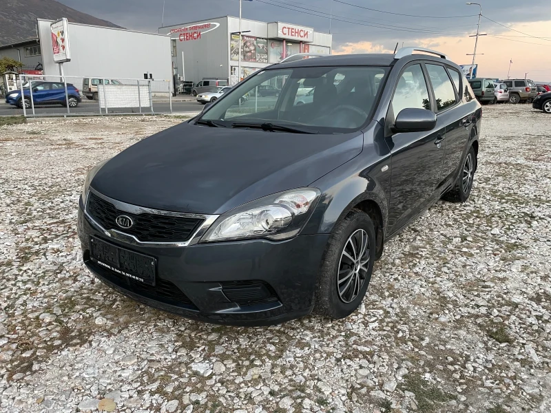 Kia Ceed 1.6 CRDI, снимка 3 - Автомобили и джипове - 47778671