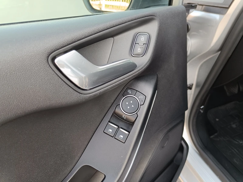 Ford Fiesta Titanium, снимка 8 - Автомобили и джипове - 50703927