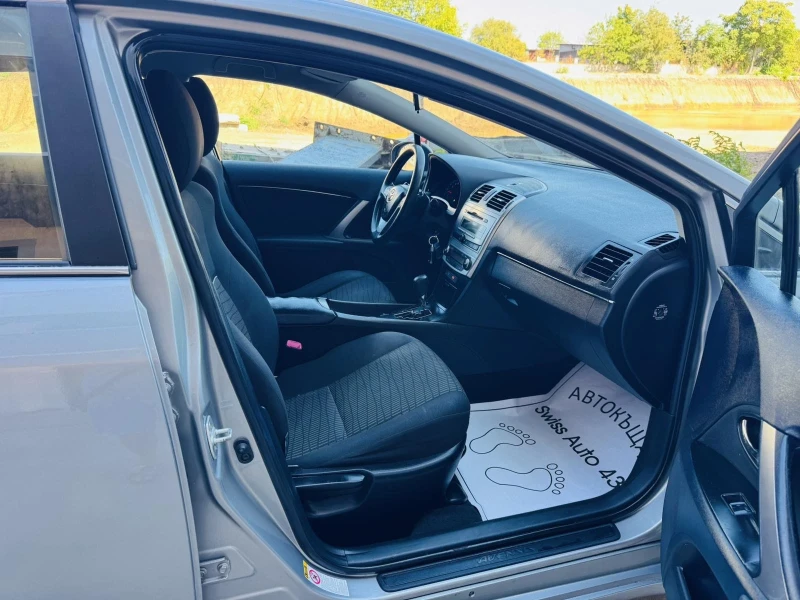 Toyota Avensis 1.8 FACE Automat, снимка 13 - Автомобили и джипове - 51529753