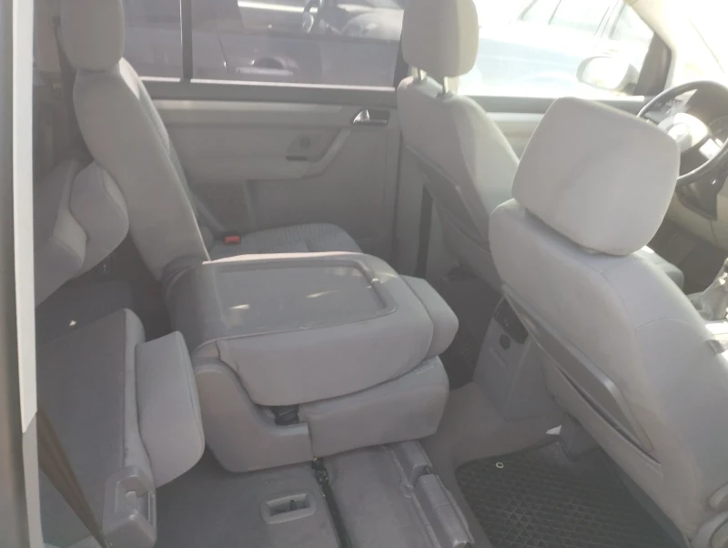 VW Touran 1.9TDI, снимка 5 - Автомобили и джипове - 52121770