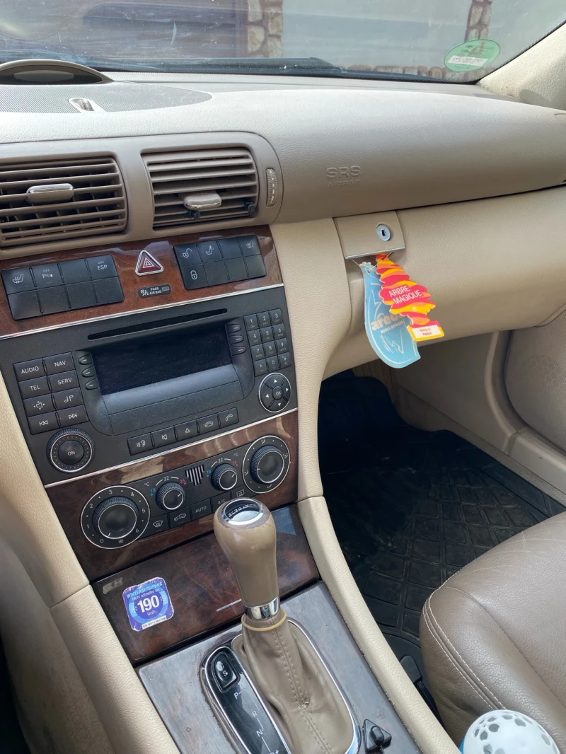 Mercedes-Benz C 220, снимка 4 - Автомобили и джипове - 52351243