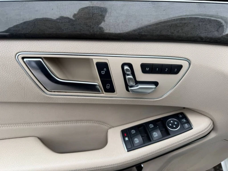 Mercedes-Benz E 300 4MATIC* Автокредит* (Цена до БГ), снимка 11 - Автомобили и джипове - 53407317