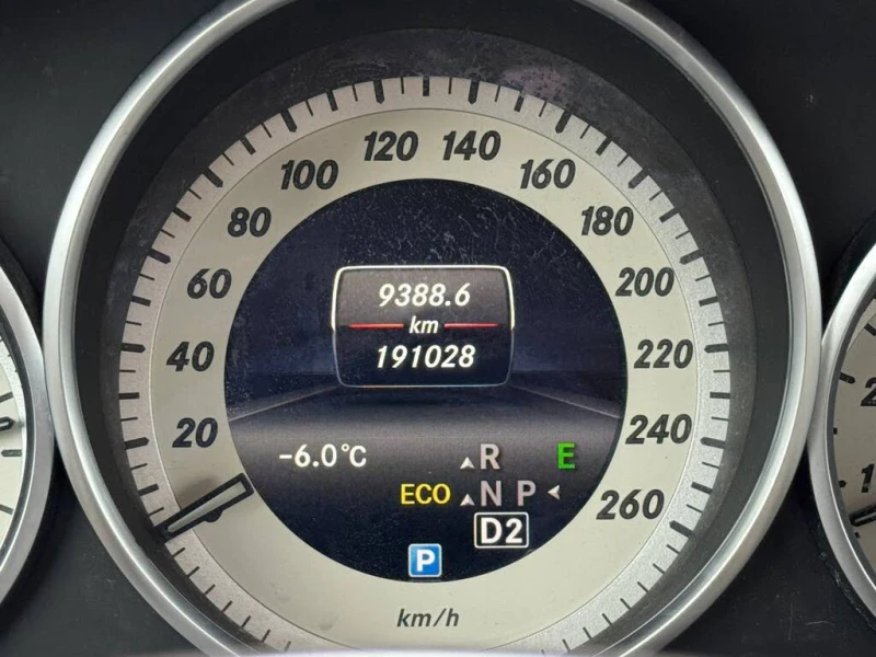 Mercedes-Benz E 300 4MATIC* Автокредит* (Цена до БГ), снимка 6 - Автомобили и джипове - 53407317