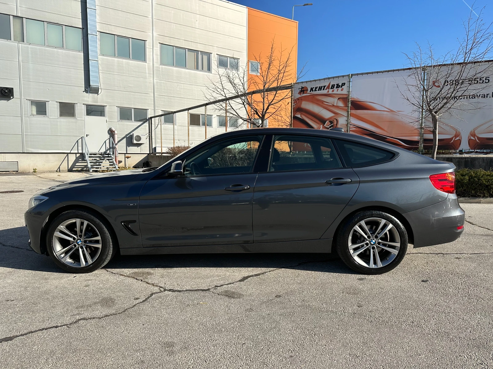 BMW 320 I XDrive  - изображение 2