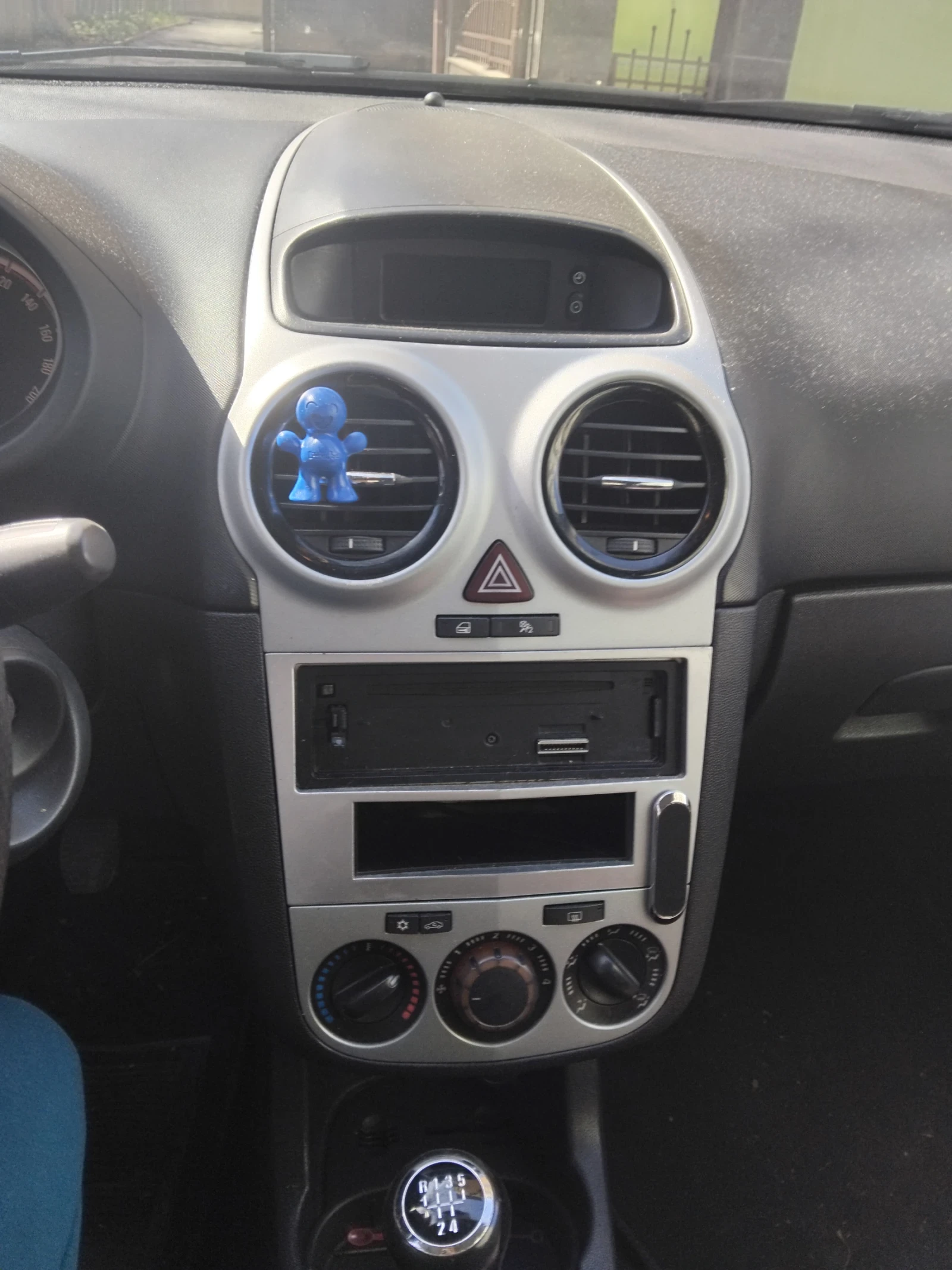 Opel Corsa 1.2 80к.с - изображение 10