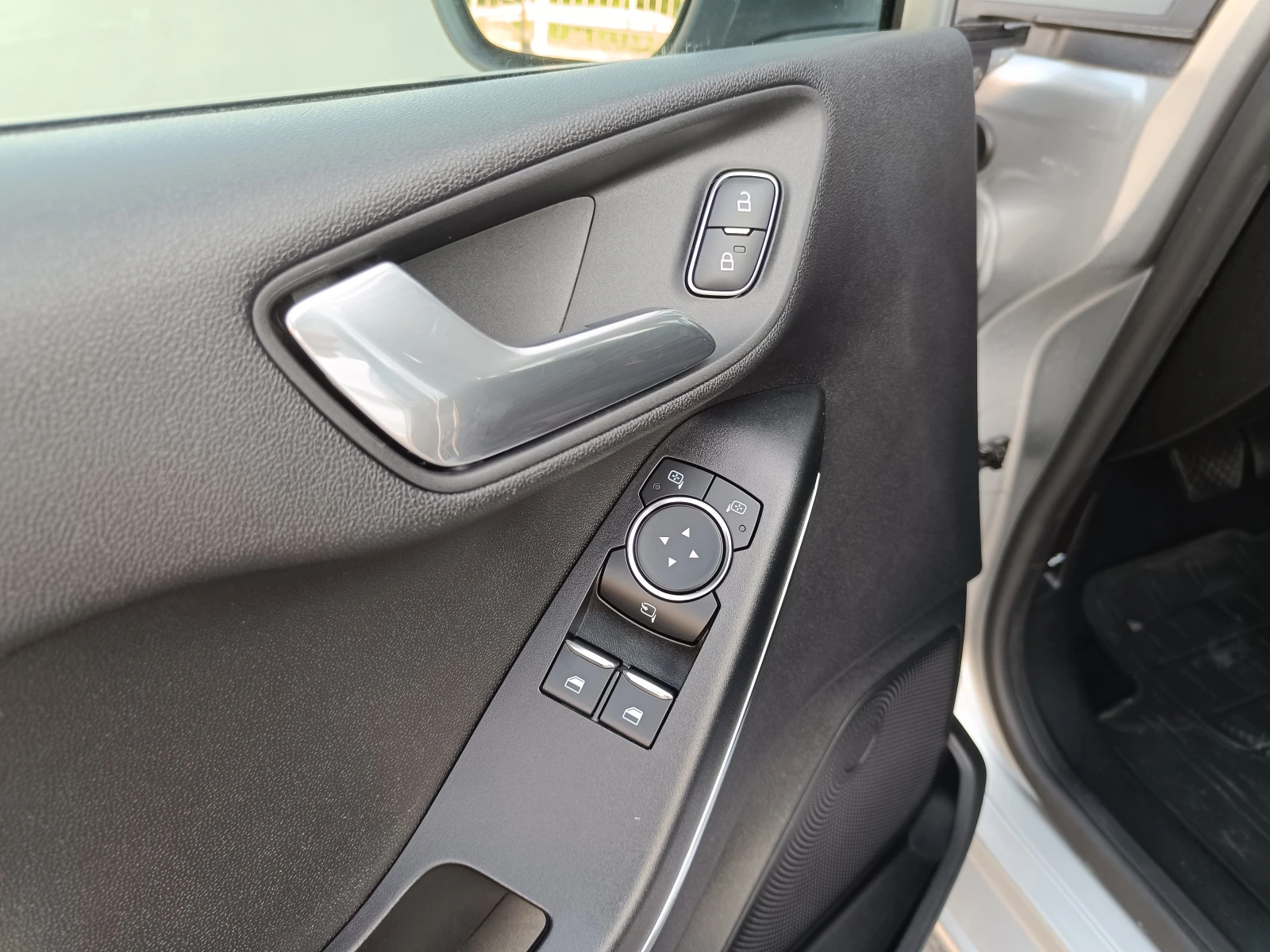 Ford Fiesta Titanium - изображение 8