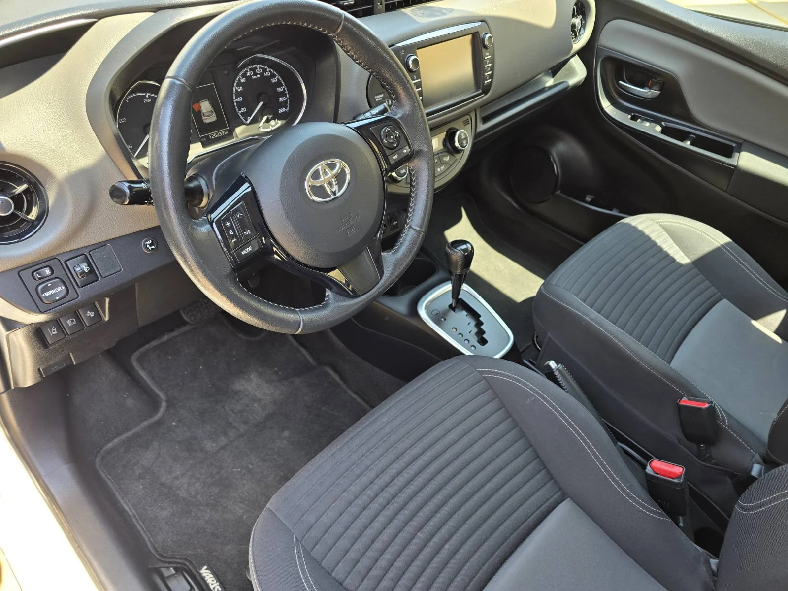 Toyota Yaris 1.5 Hybrid e-CVT - изображение 9