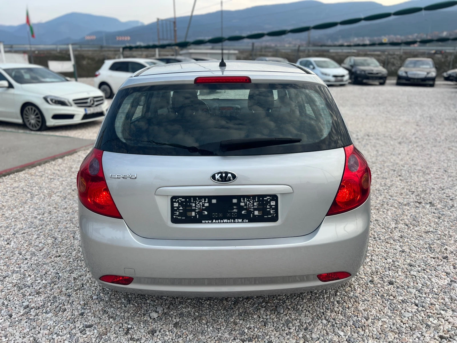 Kia Ceed 1.4i ТОП, снимка 8 - Автомобили и джипове - 53711863