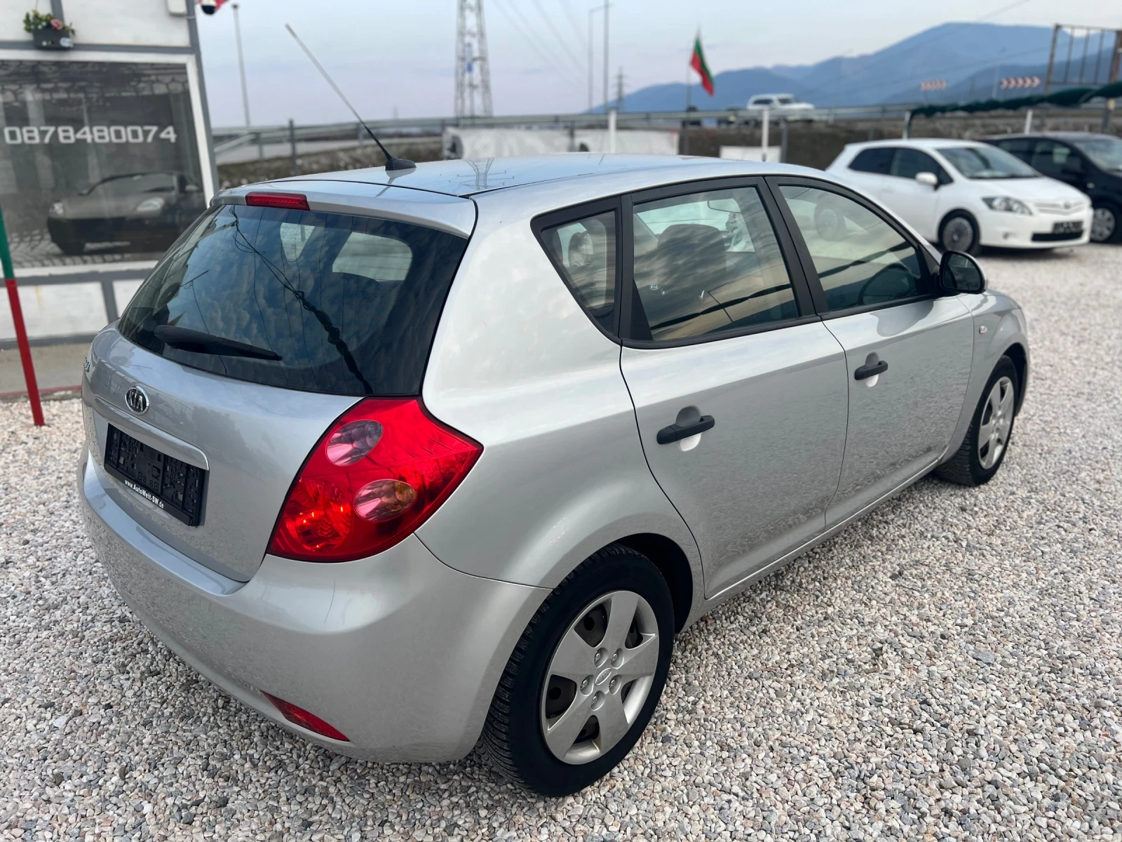 Kia Ceed 1.4i ТОП, снимка 6 - Автомобили и джипове - 53711863