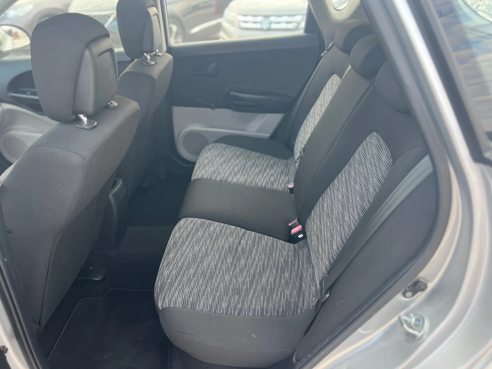 Kia Ceed 1.4i ТОП, снимка 14 - Автомобили и джипове - 53711863