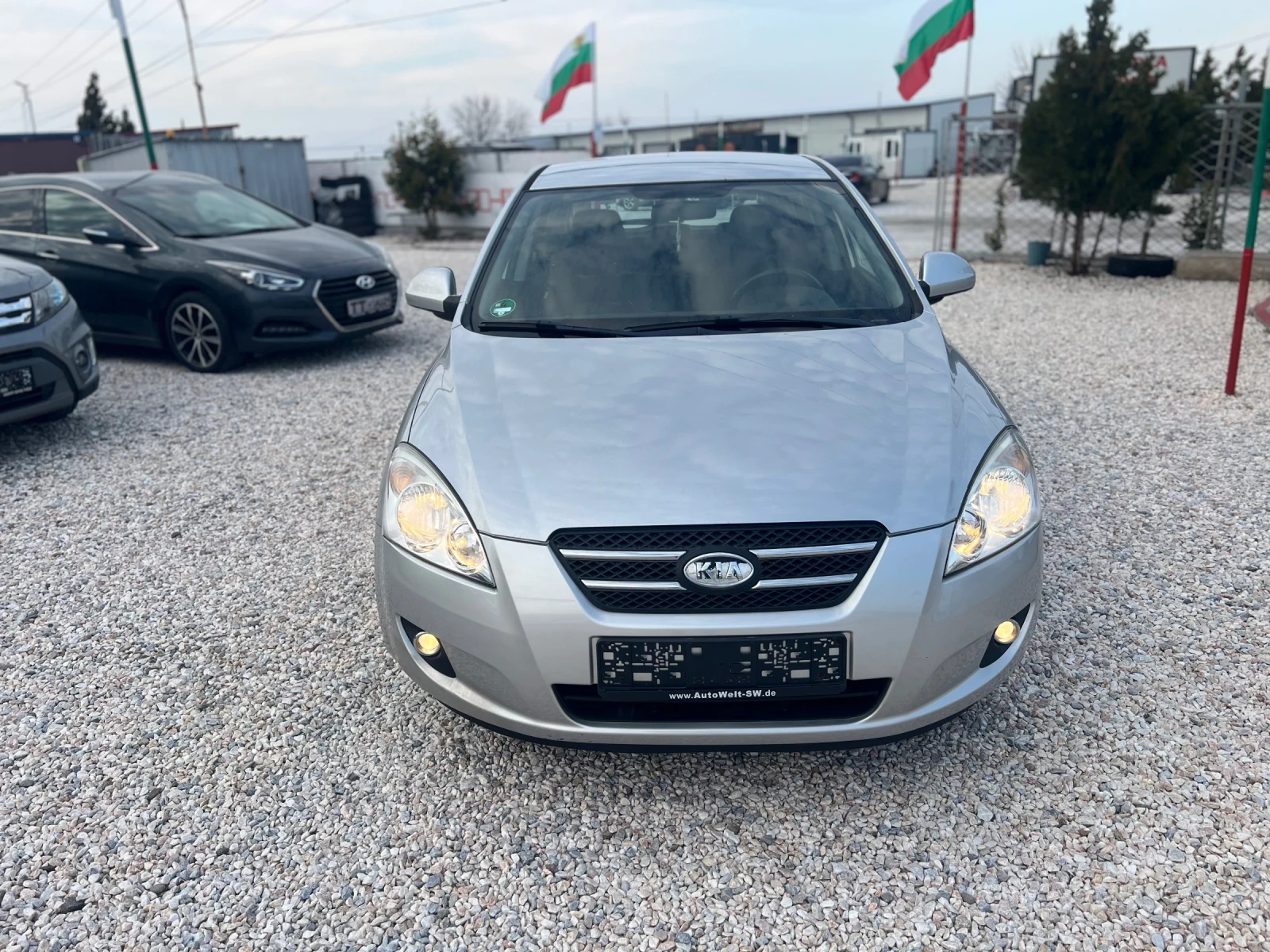 Kia Ceed 1.4i ТОП, снимка 3 - Автомобили и джипове - 53711863