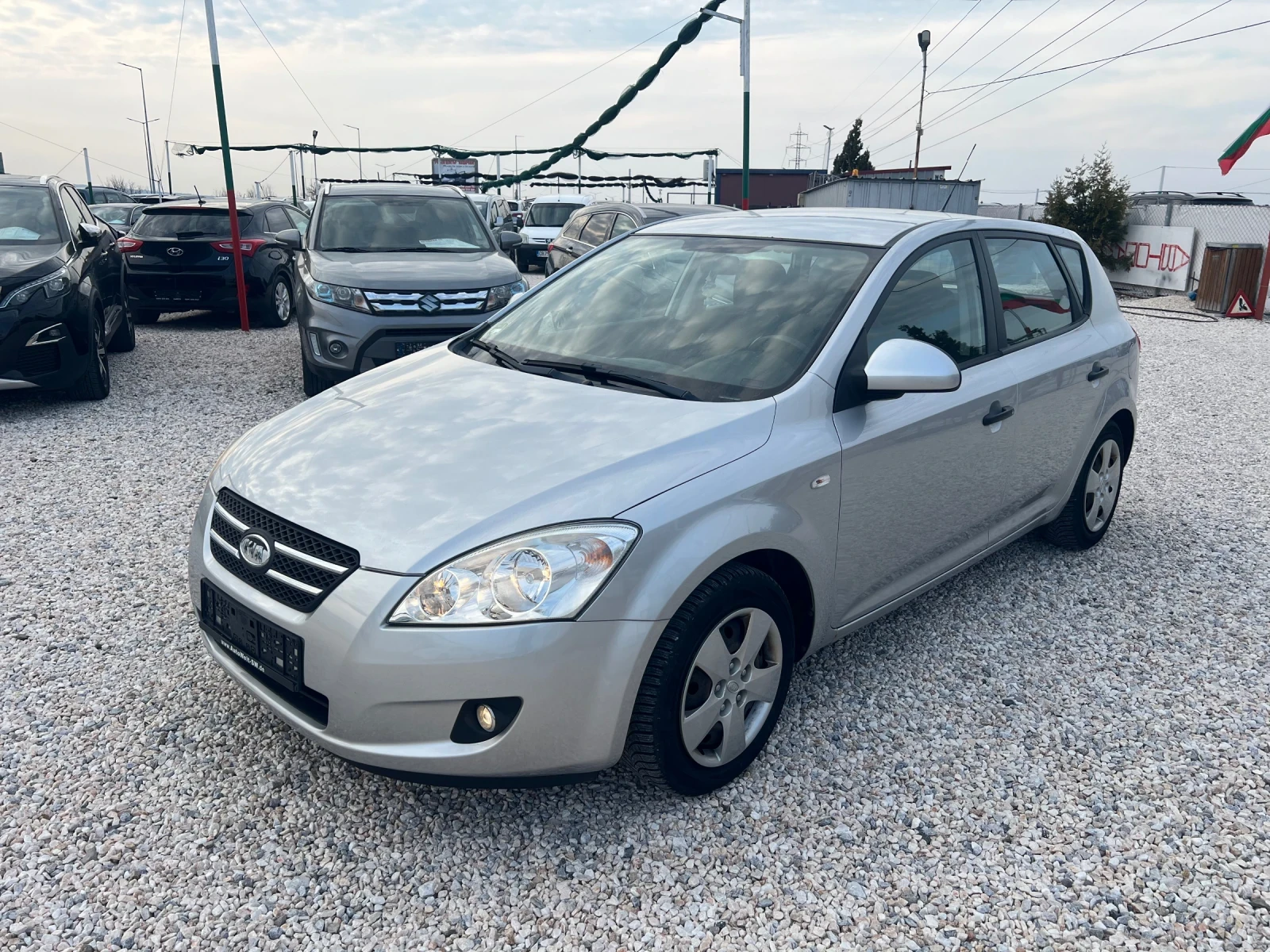 Kia Ceed 1.4i ТОП, снимка 2 - Автомобили и джипове - 53711863