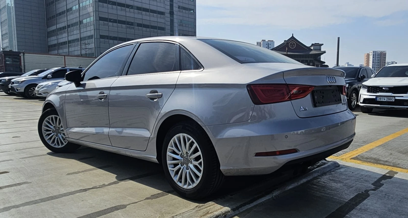 Audi A3 2.0TDI/АВТОМАТ/СЕДАН, снимка 5 - Автомобили и джипове - 54151083