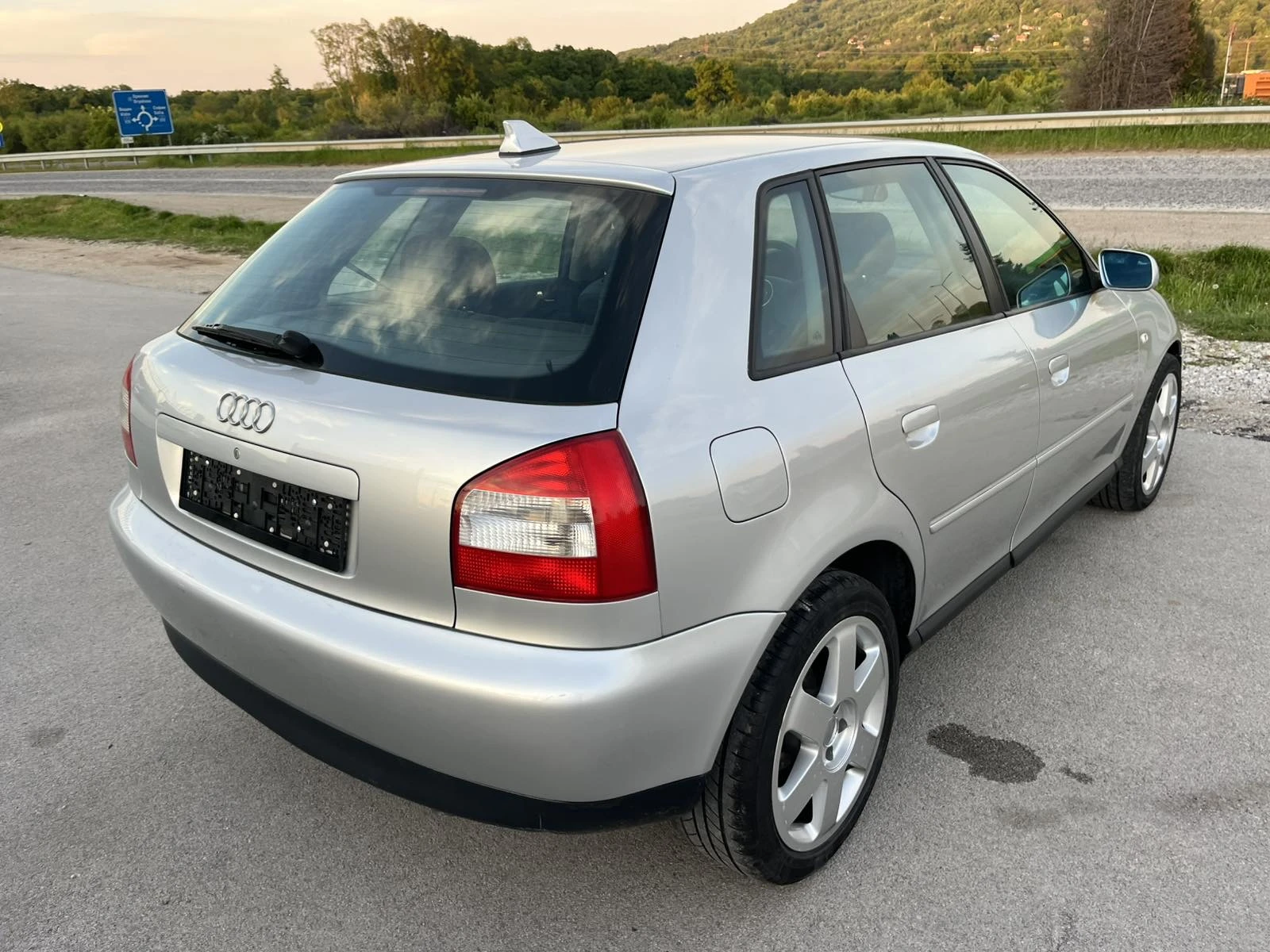 Audi A3 1.6I 102кс АВТОМАТ КЛИМАТРОНИК , снимка 4 - Автомобили и джипове - 54439530