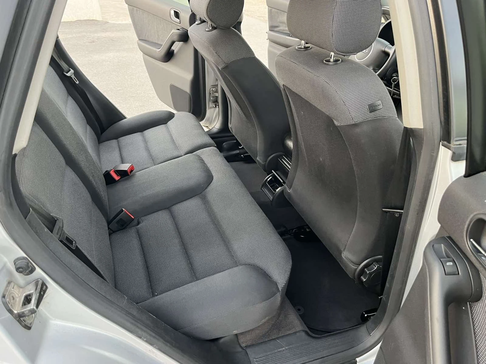 Audi A3 1.6I 102кс АВТОМАТ КЛИМАТРОНИК , снимка 9 - Автомобили и джипове - 54439530