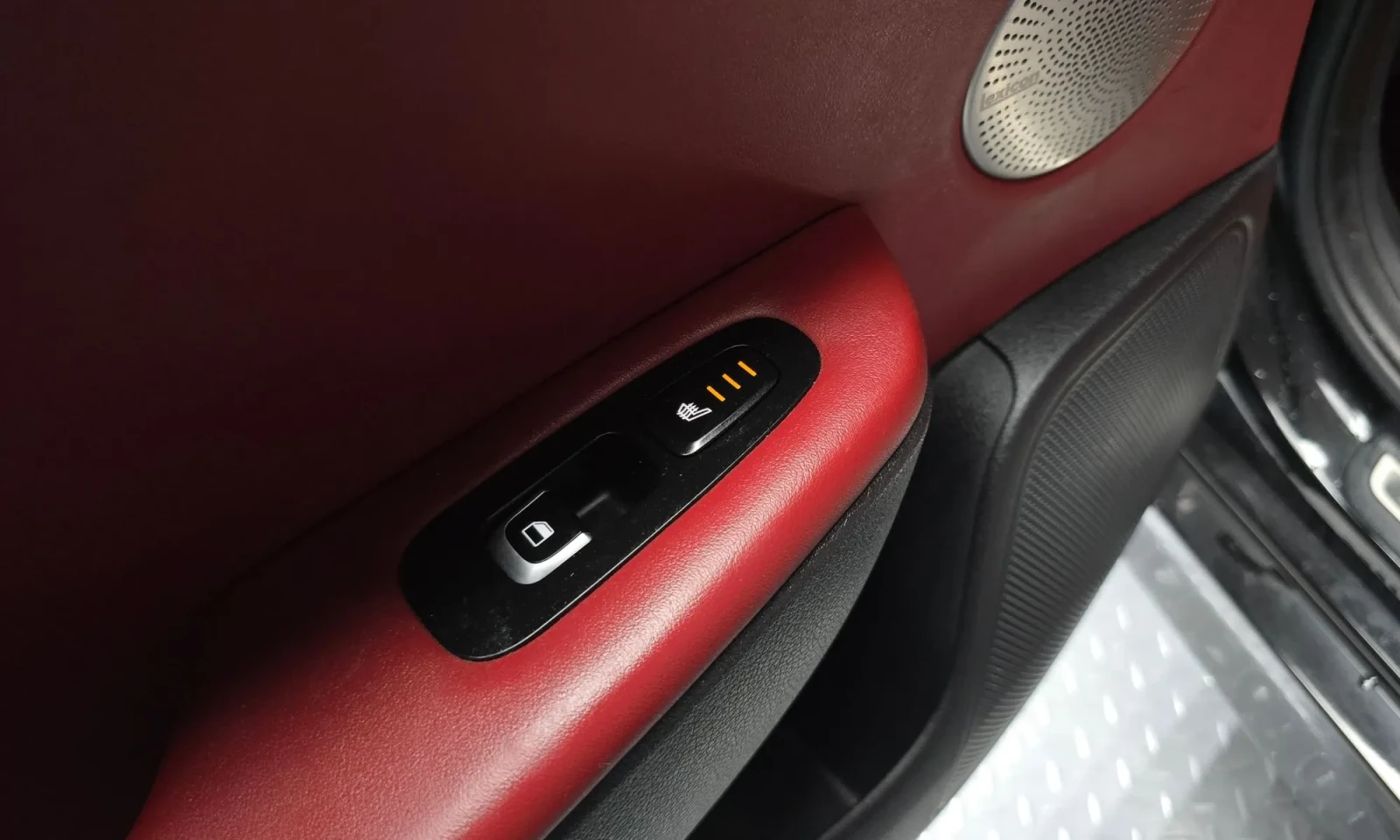 Kia Stinger 3.3* 360* RED* ОБДУ/ПОДГ* HUD* Lane Assist* BlindS, снимка 15 - Автомобили и джипове - 54482407