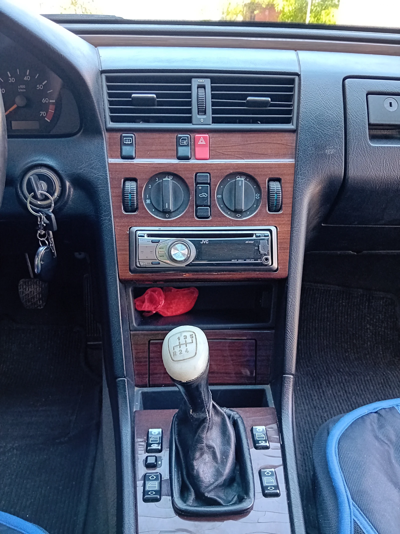 Mercedes-Benz C 180, снимка 9 - Автомобили и джипове - 54825803