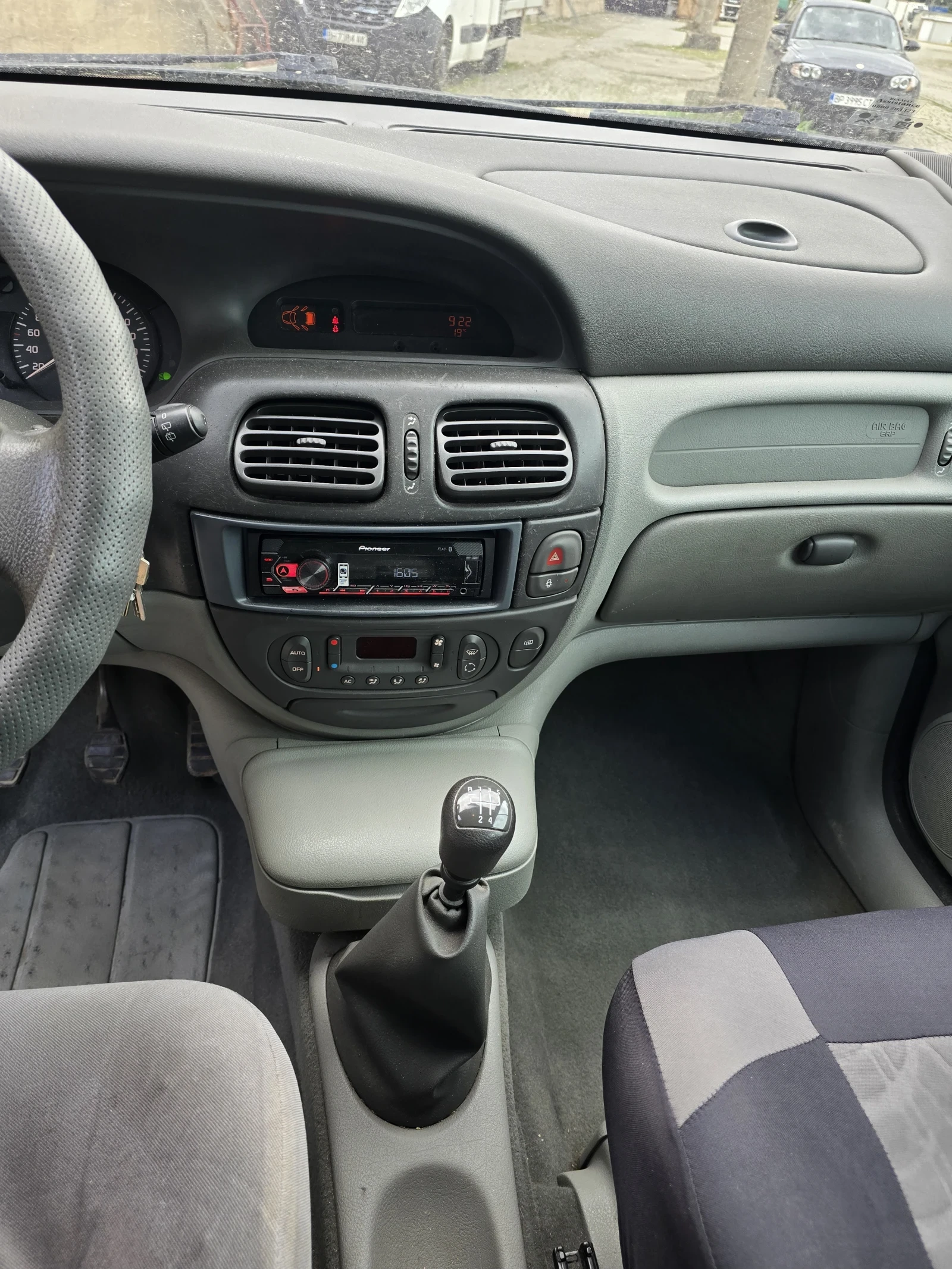 Renault Scenic, снимка 7 - Автомобили и джипове - 54877917