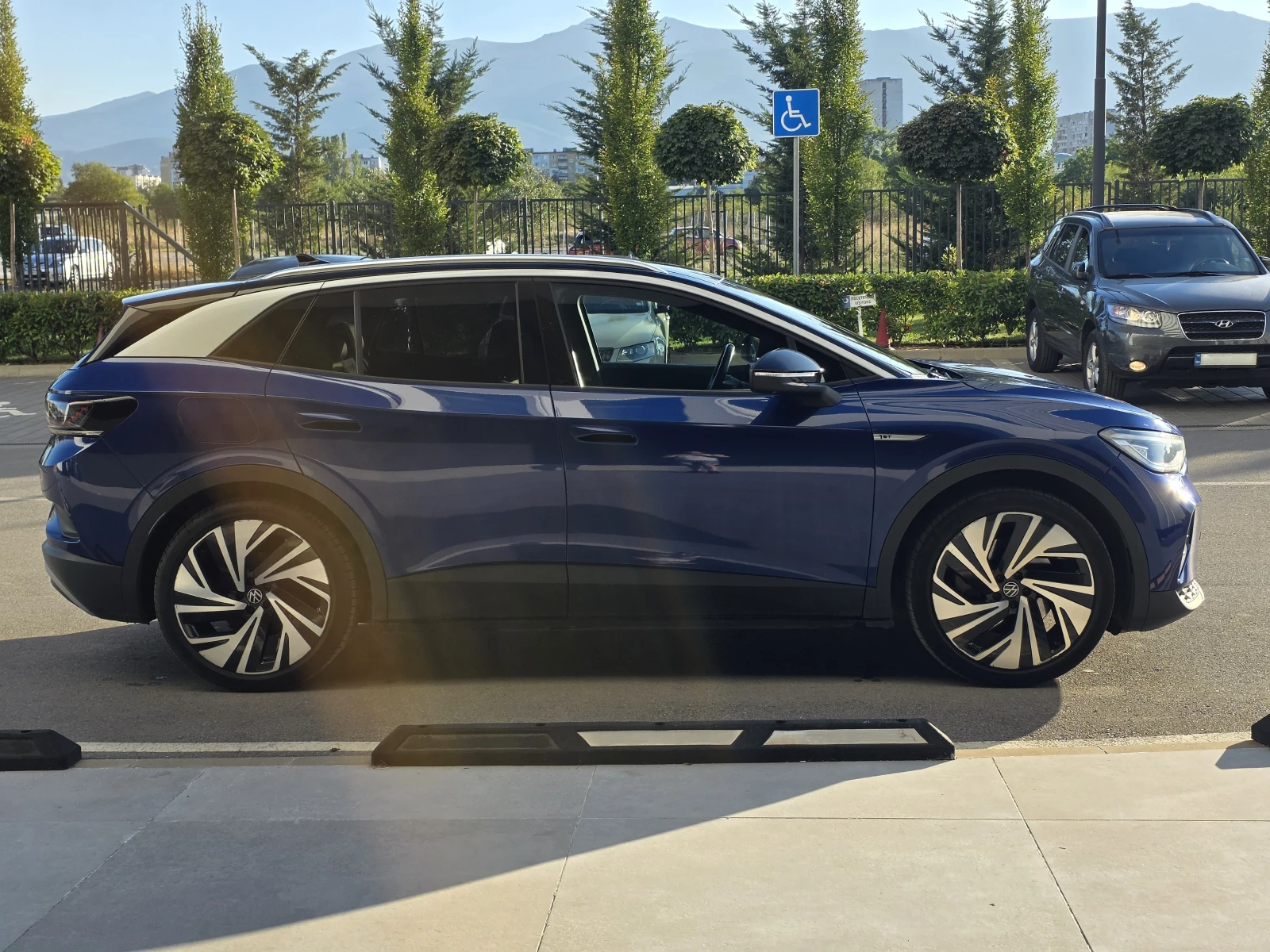 VW ID.4 1st MAX, 21", DCC, 360 , MATRIX, PANO, 91% SOH, снимка 4 - Автомобили и джипове - 55980152