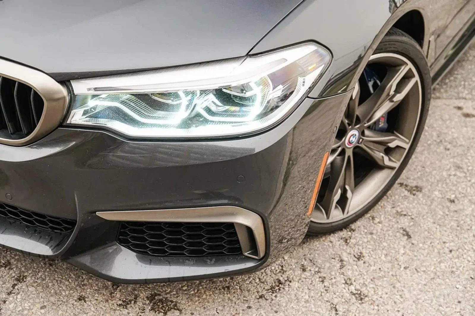 BMW 550 M xDrive Premium pkg Цена до България & АвтоКредит, снимка 3 - Автомобили и джипове - 56058779