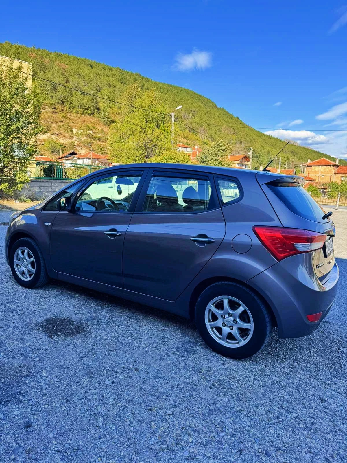 Hyundai Ix20, снимка 3 - Автомобили и джипове - 56301448