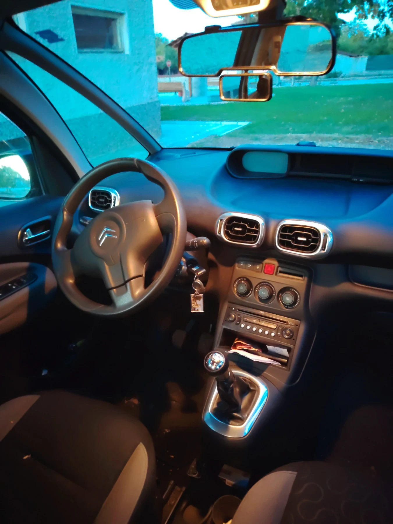 Citroen C3 Picasso, снимка 10 - Автомобили и джипове - 56364463