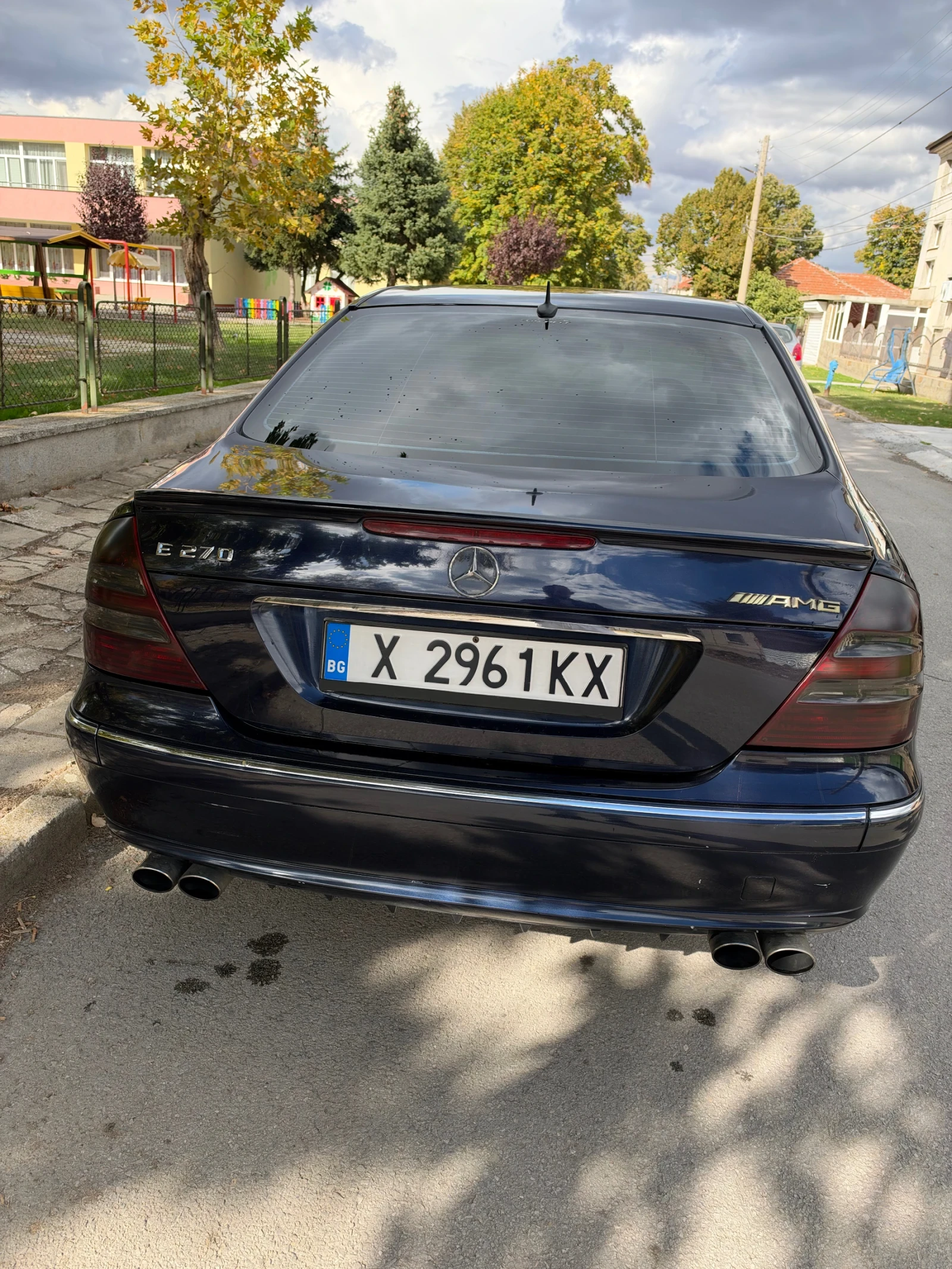 Mercedes-Benz E 270 2.7 CDI, снимка 2 - Автомобили и джипове - 56741363