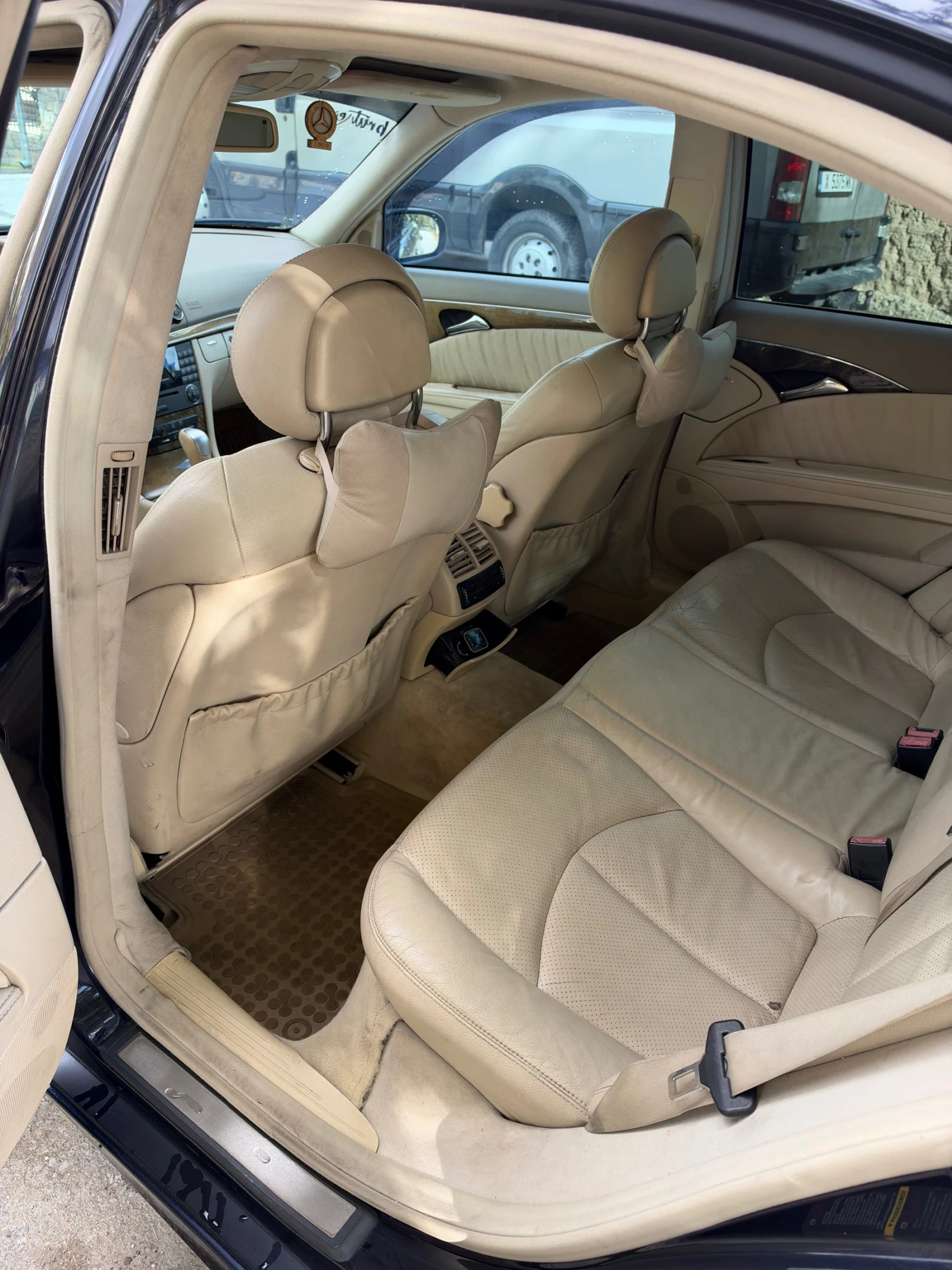 Mercedes-Benz E 270 2.7 CDI, снимка 4 - Автомобили и джипове - 56741363