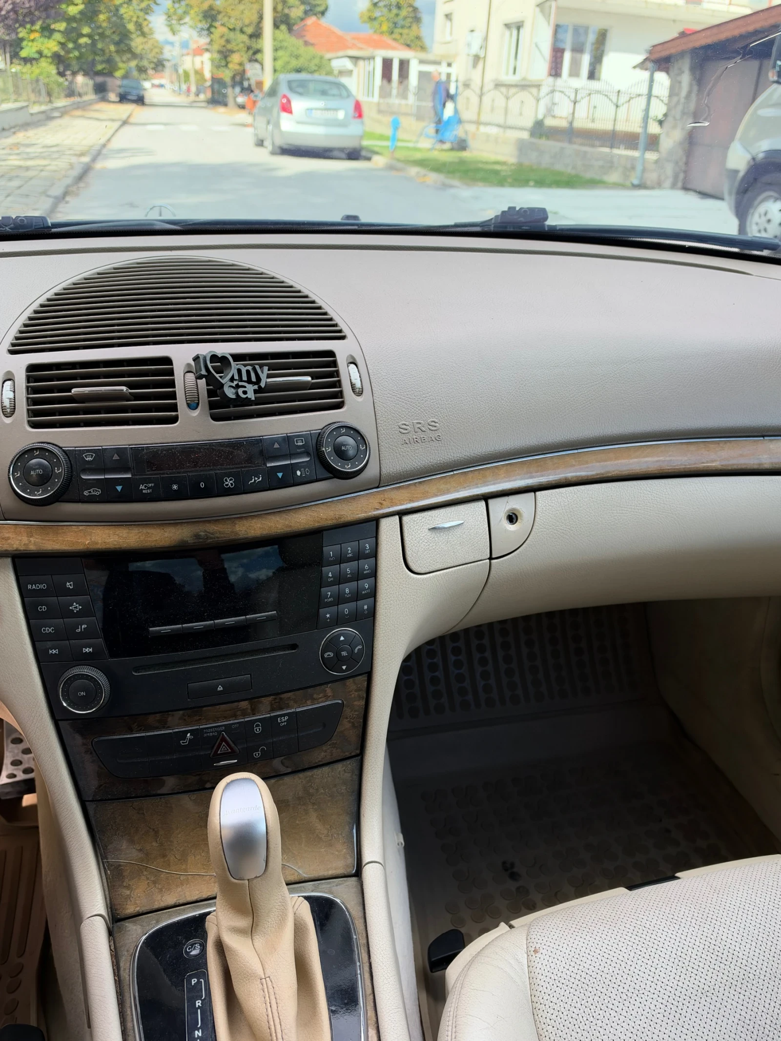 Mercedes-Benz E 270 2.7 CDI, снимка 7 - Автомобили и джипове - 56741363