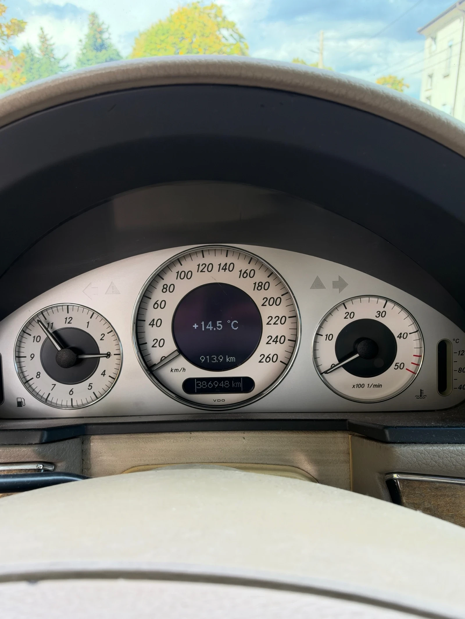 Mercedes-Benz E 270 2.7 CDI, снимка 6 - Автомобили и джипове - 56741363