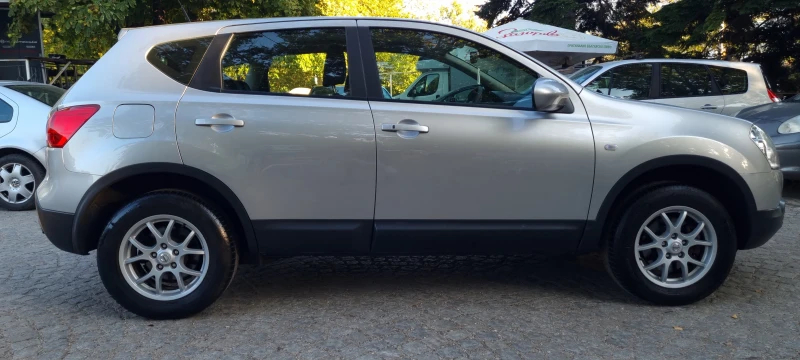 Nissan Qashqai 2.0i * 4x4* * KEYLESS* * ПАНОРАМА* * ШВЕЙЦАРИЯ* , снимка 4 - Автомобили и джипове - 47388839