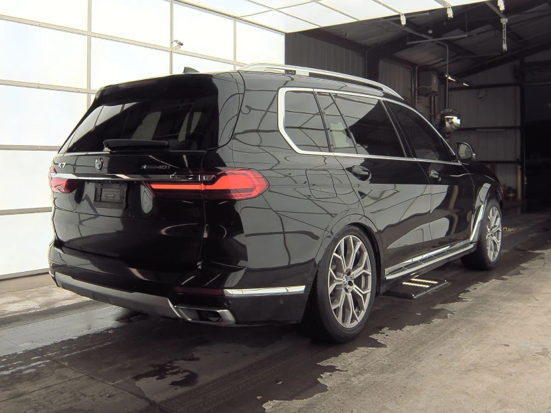 BMW X7 xDrive40i* Ambient* Auto Park* Обдухване* Подгрев*, снимка 4 - Автомобили и джипове - 48403614