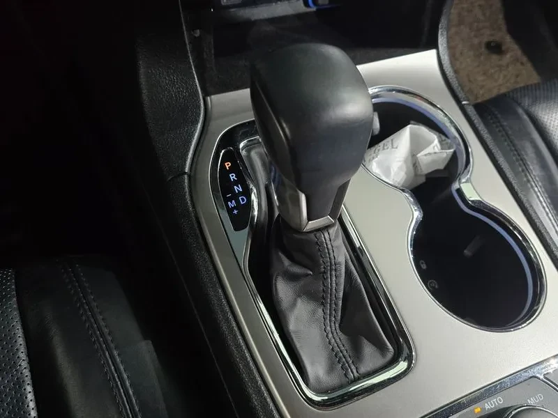 Jeep Cherokee 3.6 Limited/ ШИБЕДАХ/ ОБДУХВАНЕ/ ПОДГРЕВ/ КАМЕРА, снимка 9 - Автомобили и джипове - 56590661