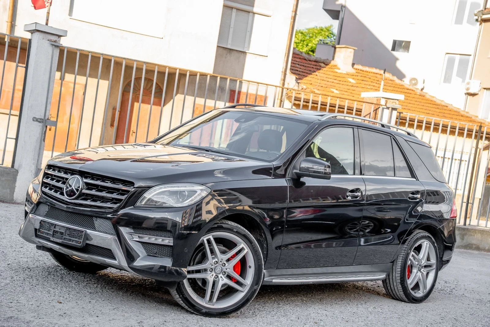 Mercedes-Benz ML 350 BlueTEC-AMG-Harman Kardon-AMBIENT-ПОДГРЕВ-КАМЕРА, снимка 3 - Автомобили и джипове - 54960585