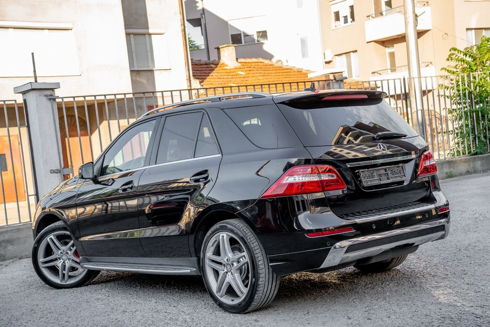 Mercedes-Benz ML 350 BlueTEC-AMG-Harman Kardon-AMBIENT-ПОДГРЕВ-КАМЕРА, снимка 5 - Автомобили и джипове - 54960585