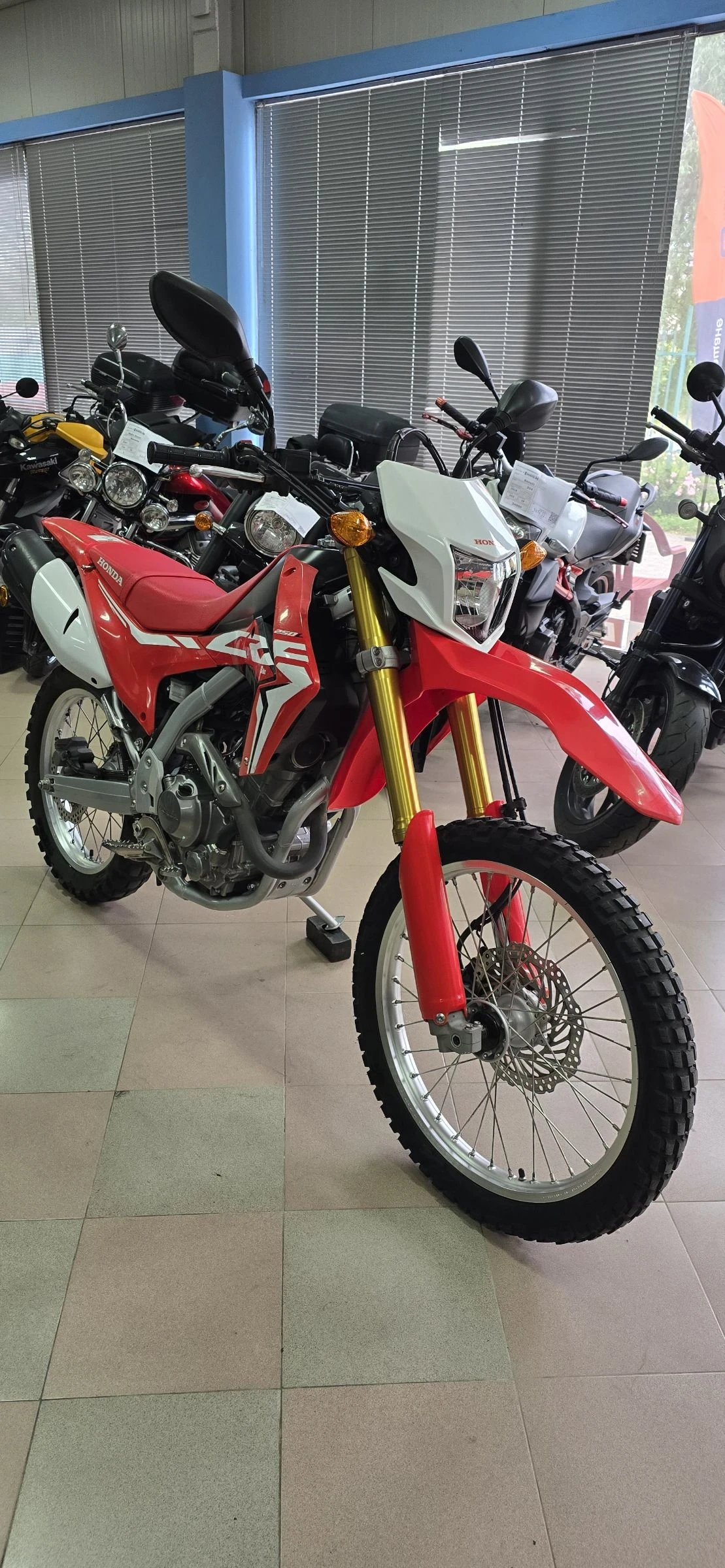 Honda Crf 250 L ABS ! Лизинг ! Като нов !, снимка 3 - Мотоциклети и мототехника - 54881594