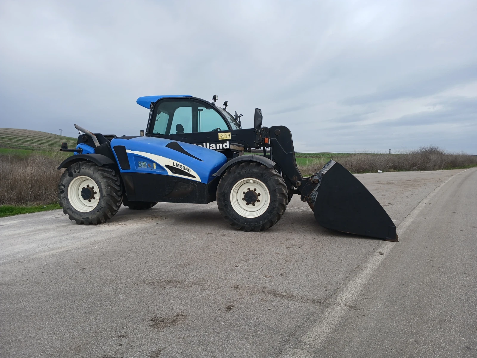 Телескопичен товарач New Holland LM5040 - изображение 2